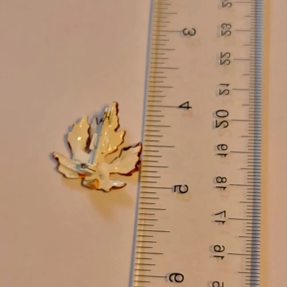 Vintage GERRYS Leaf Pin‎ Orange Enamel Fall Colors 1